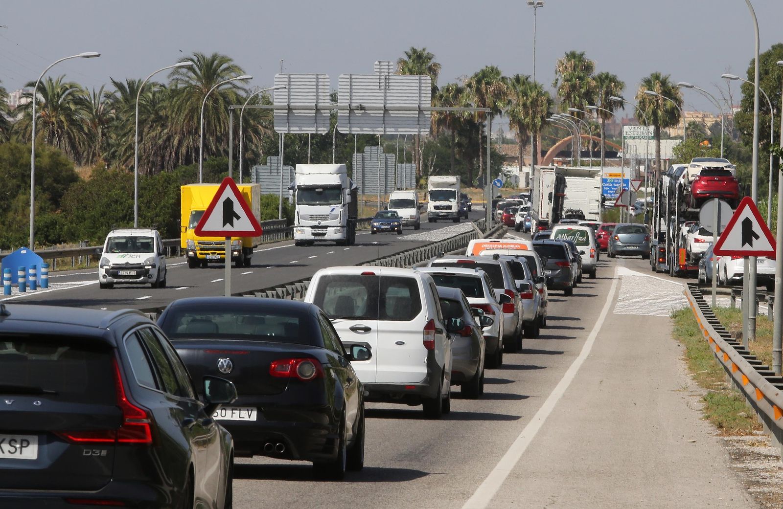 El cierre de un carril del puente de Arcos ocasiona serias retenciones