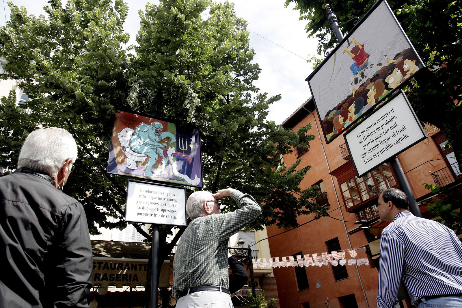 Las carocas se exponen cada año en la plaza Bib-Rambla.