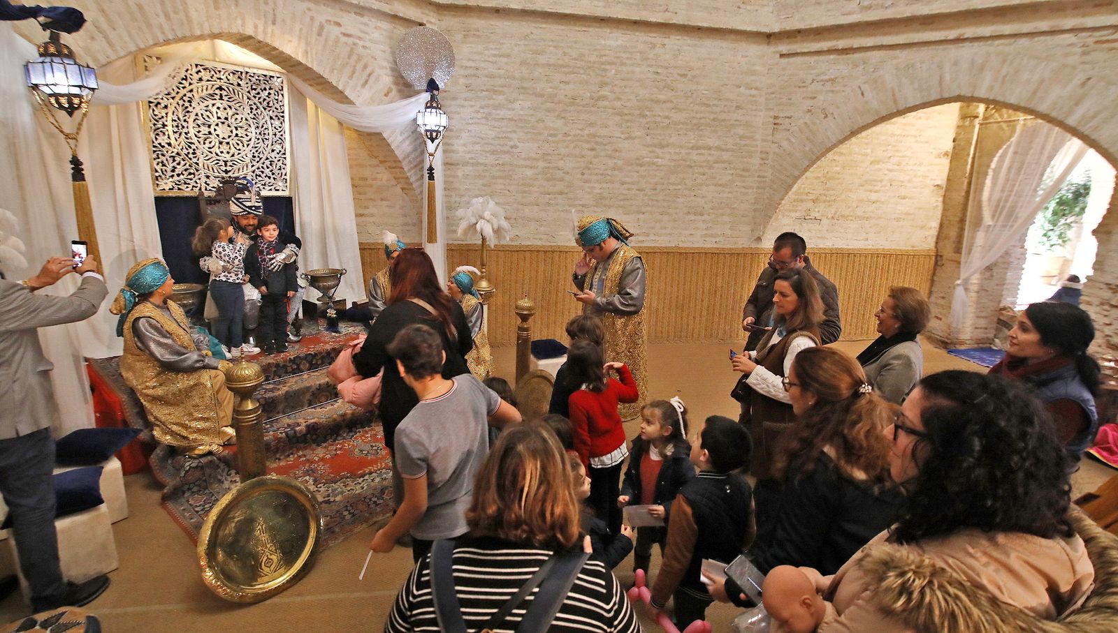El Gran Visir recibe a los niños de Jerez en el Alcázar