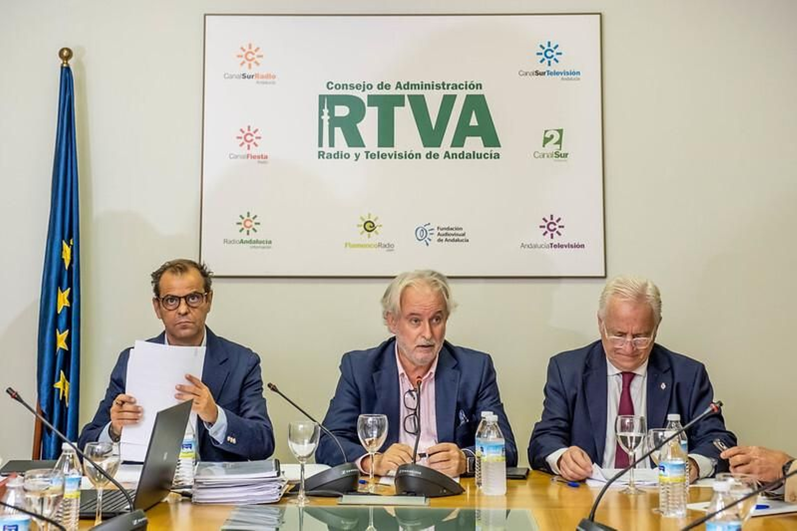 El director general de Canal Sur, Juande Mellado; y el presidente del consejo de administración, Rafael Porras