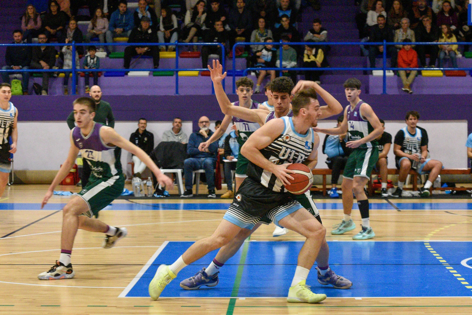El Unicaja de EBA gana en la línea