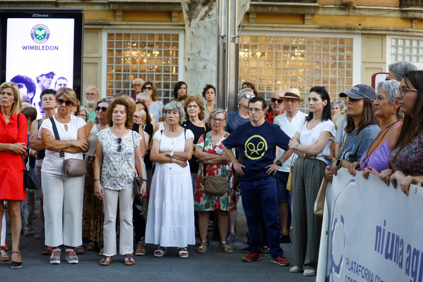La concentración de Córdoba tras los últimos asesinatos machistas, en imágenes