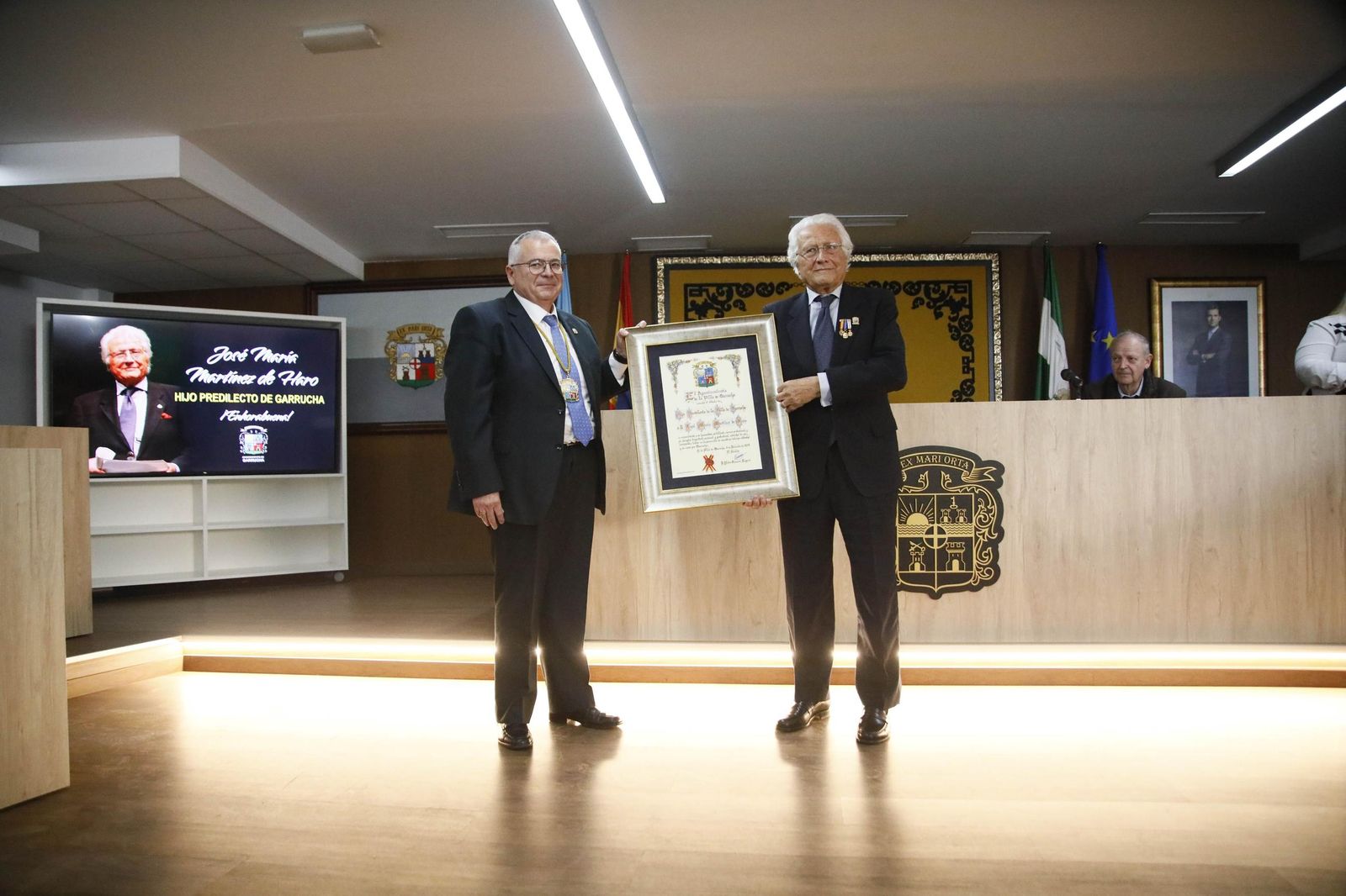 Las imágenes del nombramiento de hijo predilecto de Garrucha a José María Martínez de Haro