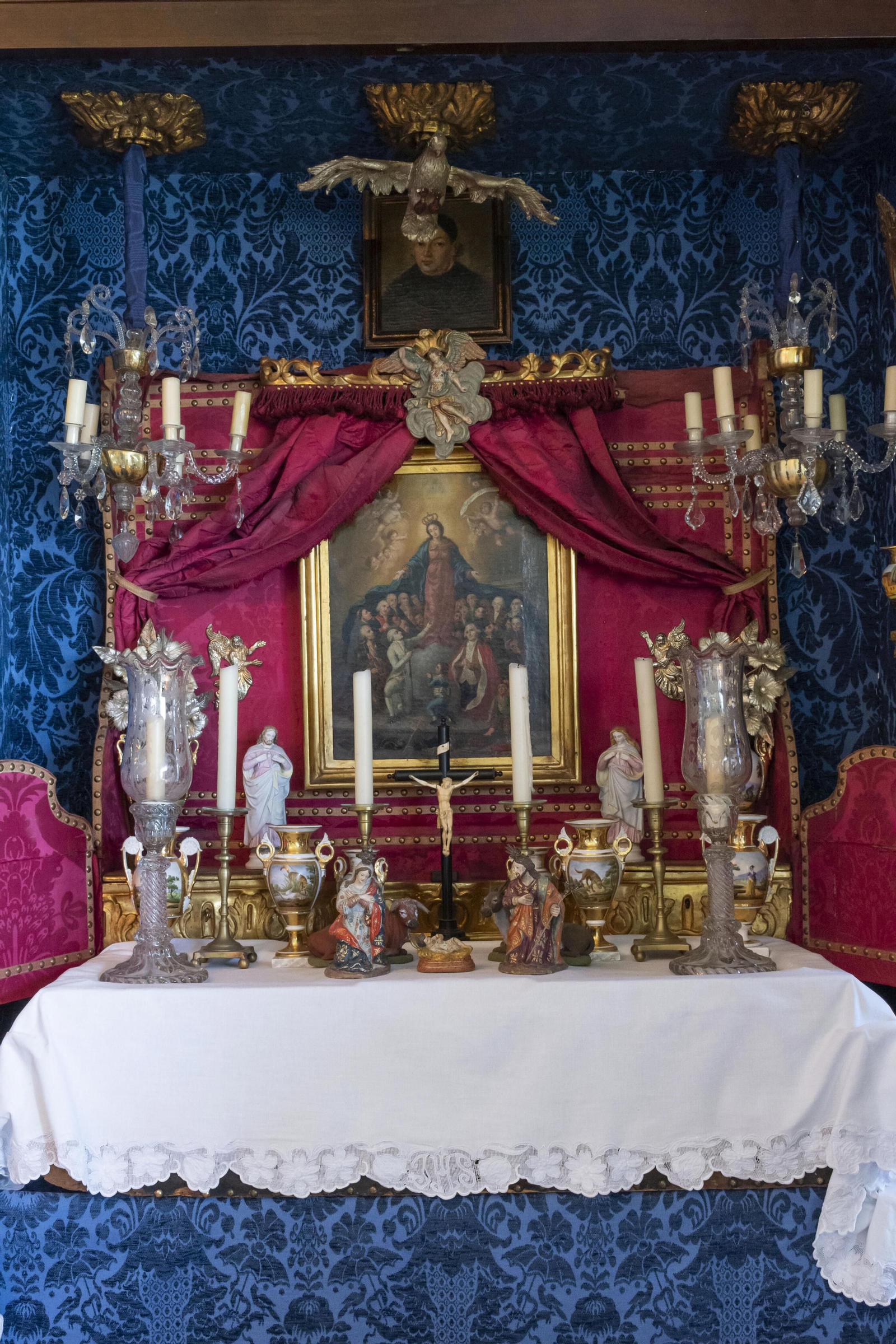 Oratorio. Presidido por un boceto del cuadro de la Santa Cueva de la Virgen del Refugio de Riedmayer.