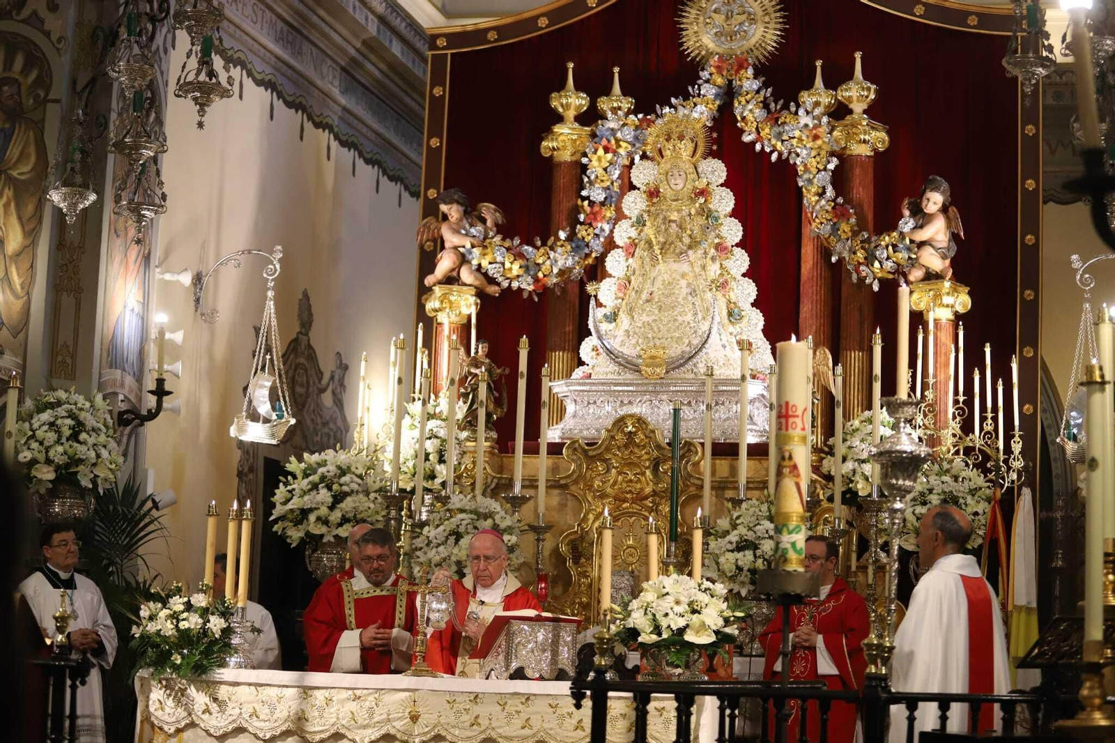 Un momento de la misa de Pentecostés, en la parroquia de la Asunción.