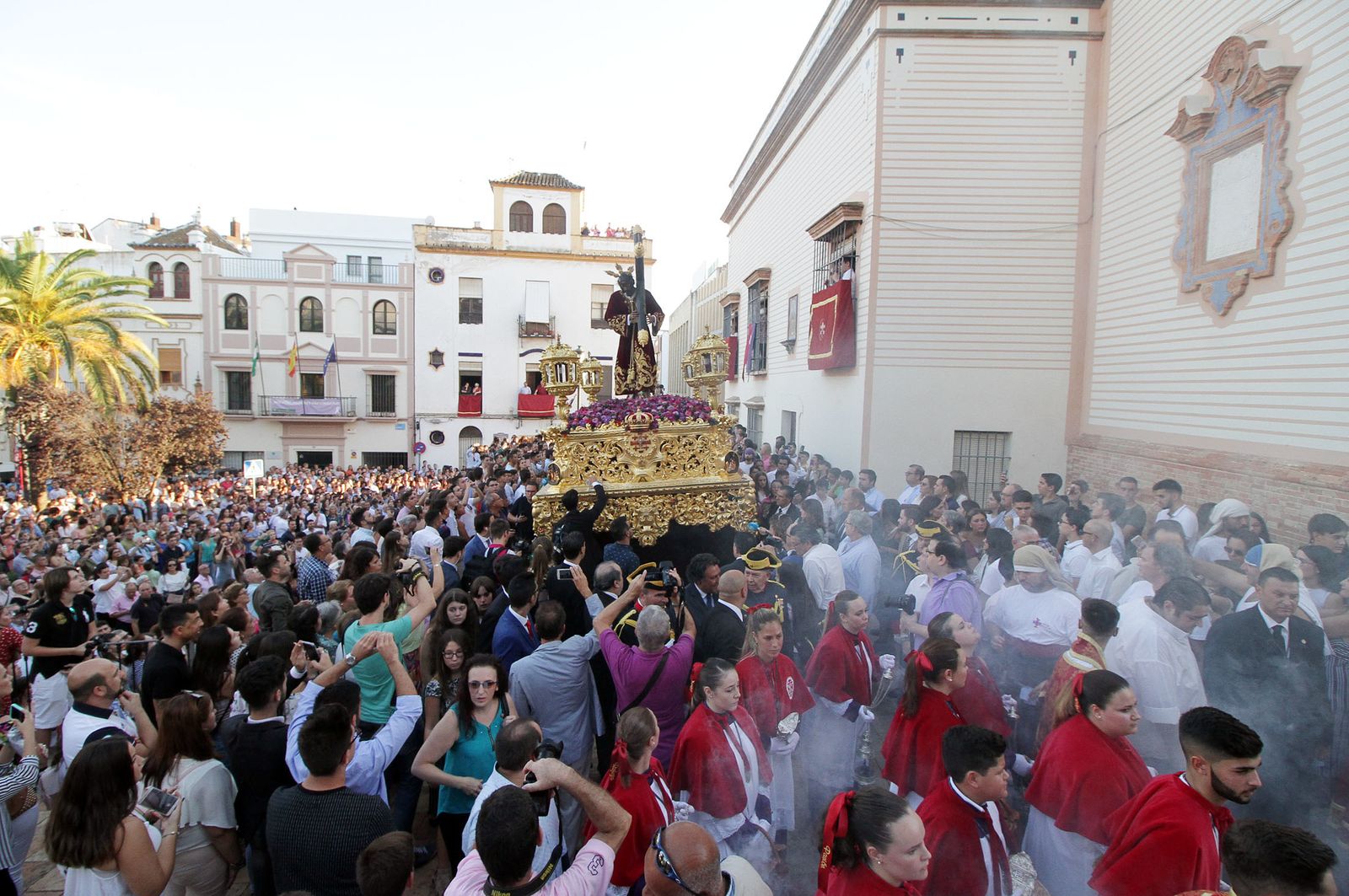 Imágenes del Señor de Pasión en la procesión del centenario de la hermandad