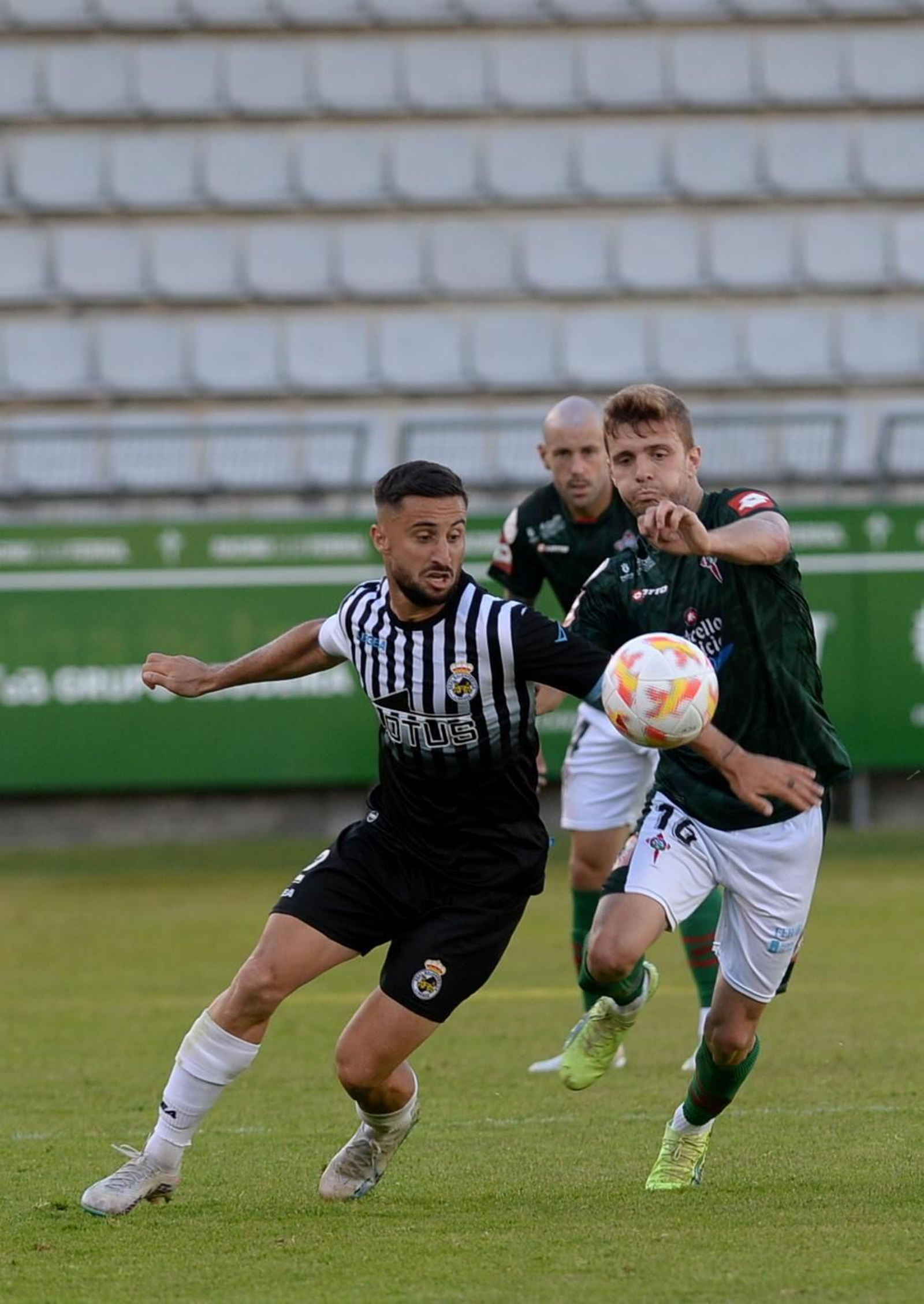 Las fotos del Rácing de Ferrol - Real Balompédica (1-0)