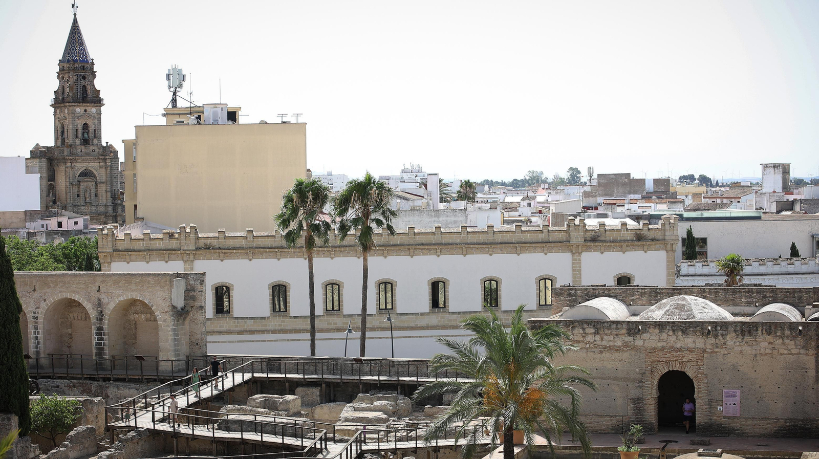 Así es por dentro y por fuera la Torre de Ponce de León en el Alcázar de Jerez