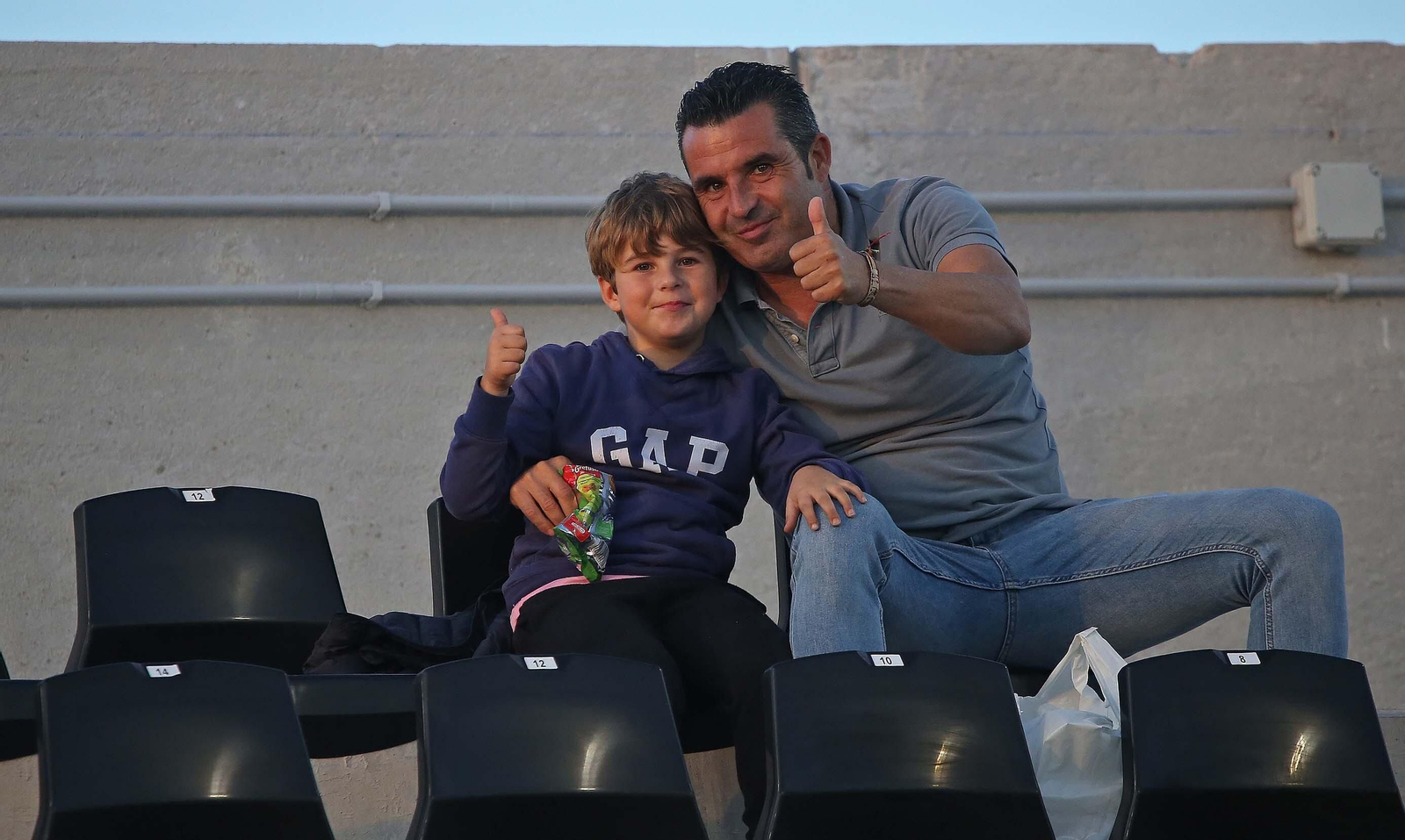 Búscate durante el Balona - Sevilla Atlético en el Ciudad de La Línea