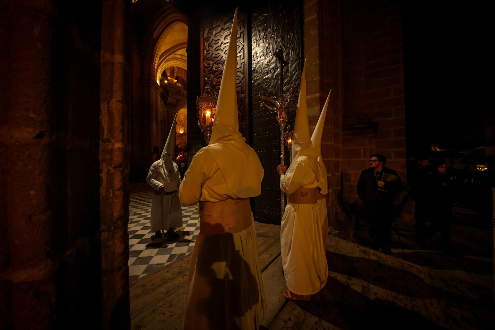 Madrugada del Viernes Santo en Jerez: imágenes de la Noche de Jesús