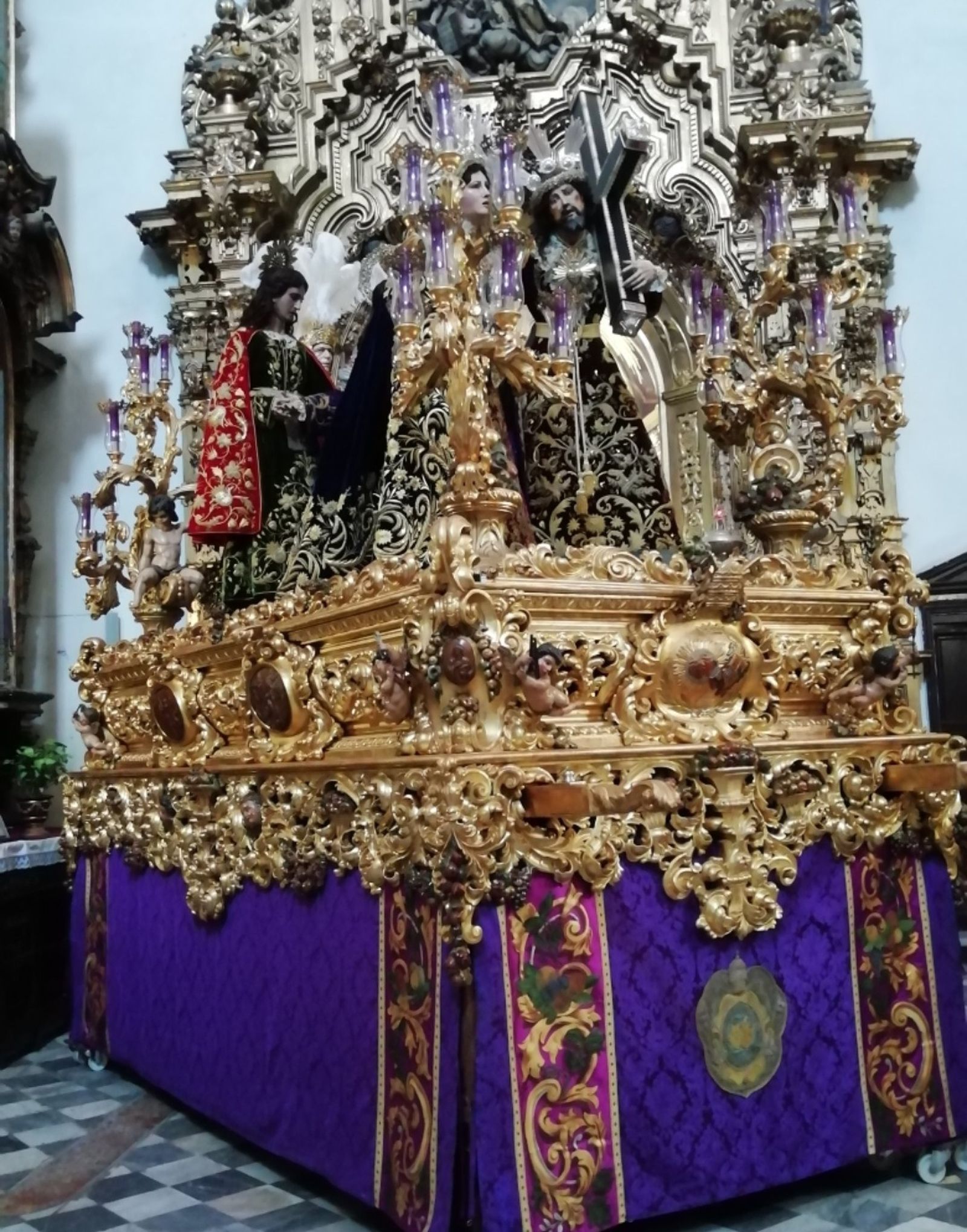 El paso de Afligidos, dispuesto para la salida extraordinaria