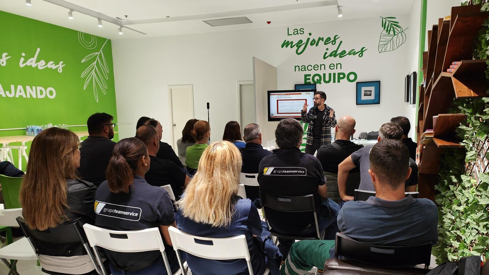 Una imagen de la charla ofrecida en El Paseo.