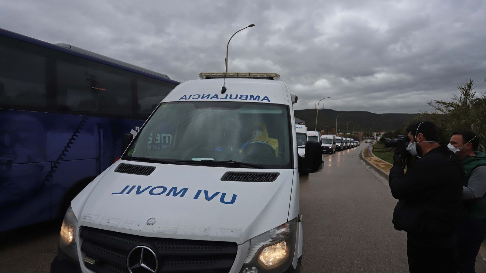 Fotos del traslado a La Línea de los 27 ancianos de residencia de Alcalá del Valle