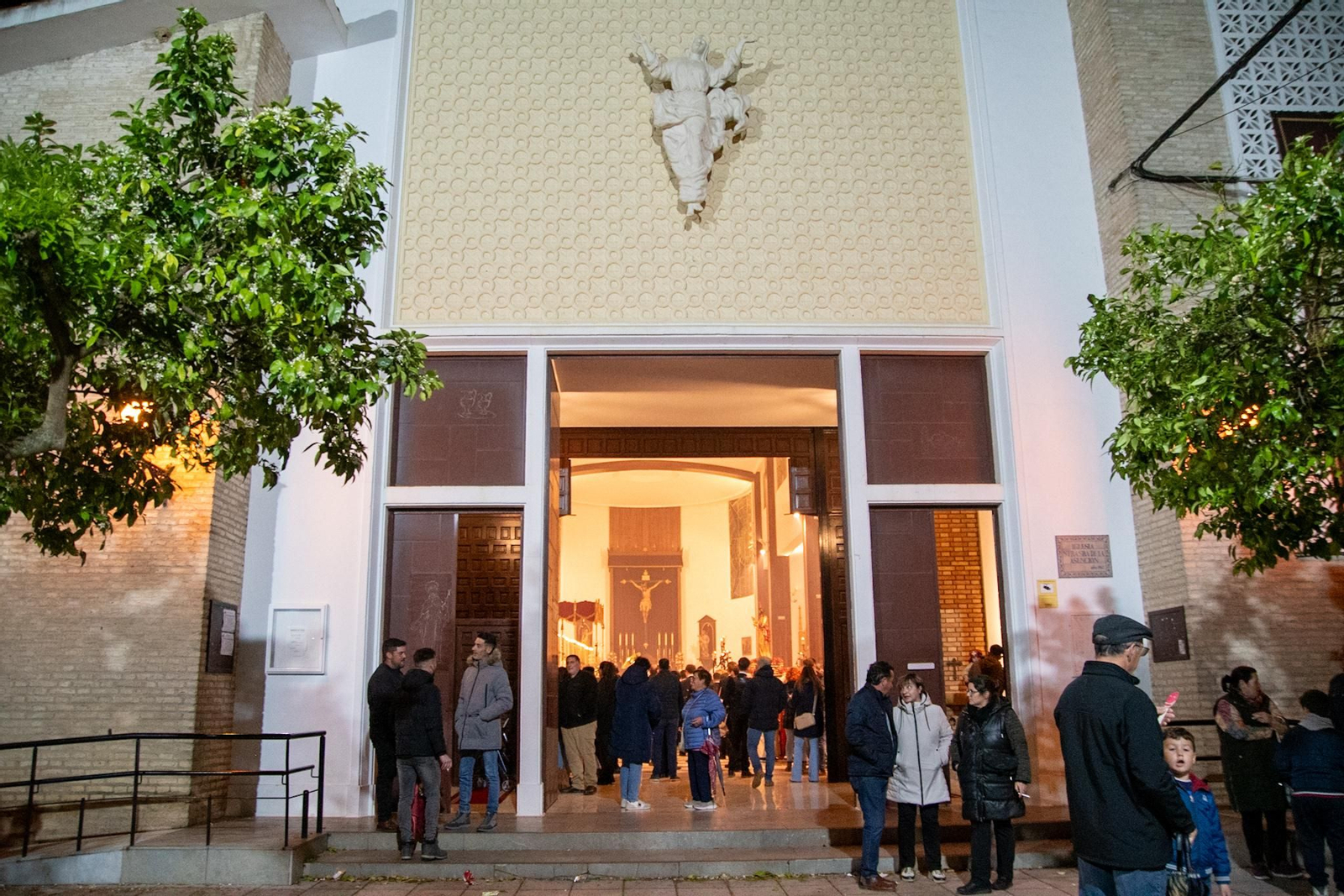 SANTA CENA Martes Santo en Montilla: Las imágenes de una tarde cofrade deslucida por el mal tiempo