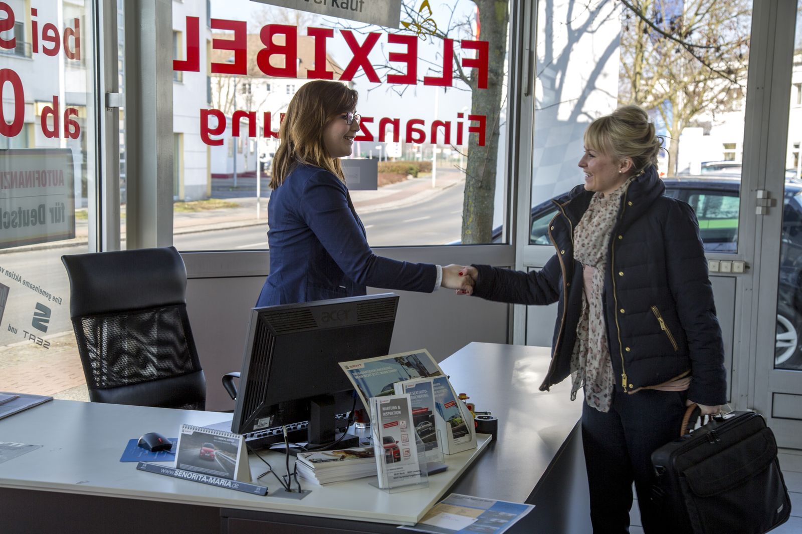 Las mujeres buscan un coche práctico mientras que los hombres prefieren uno pasional