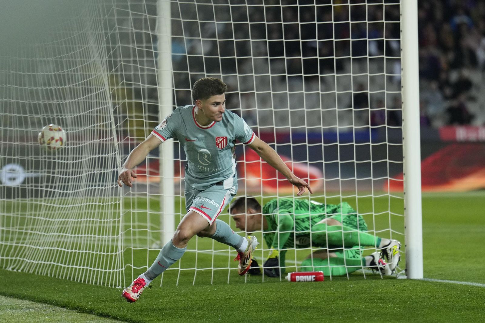 Las fotos del espectacular Barcelona - Atlético de Madrid