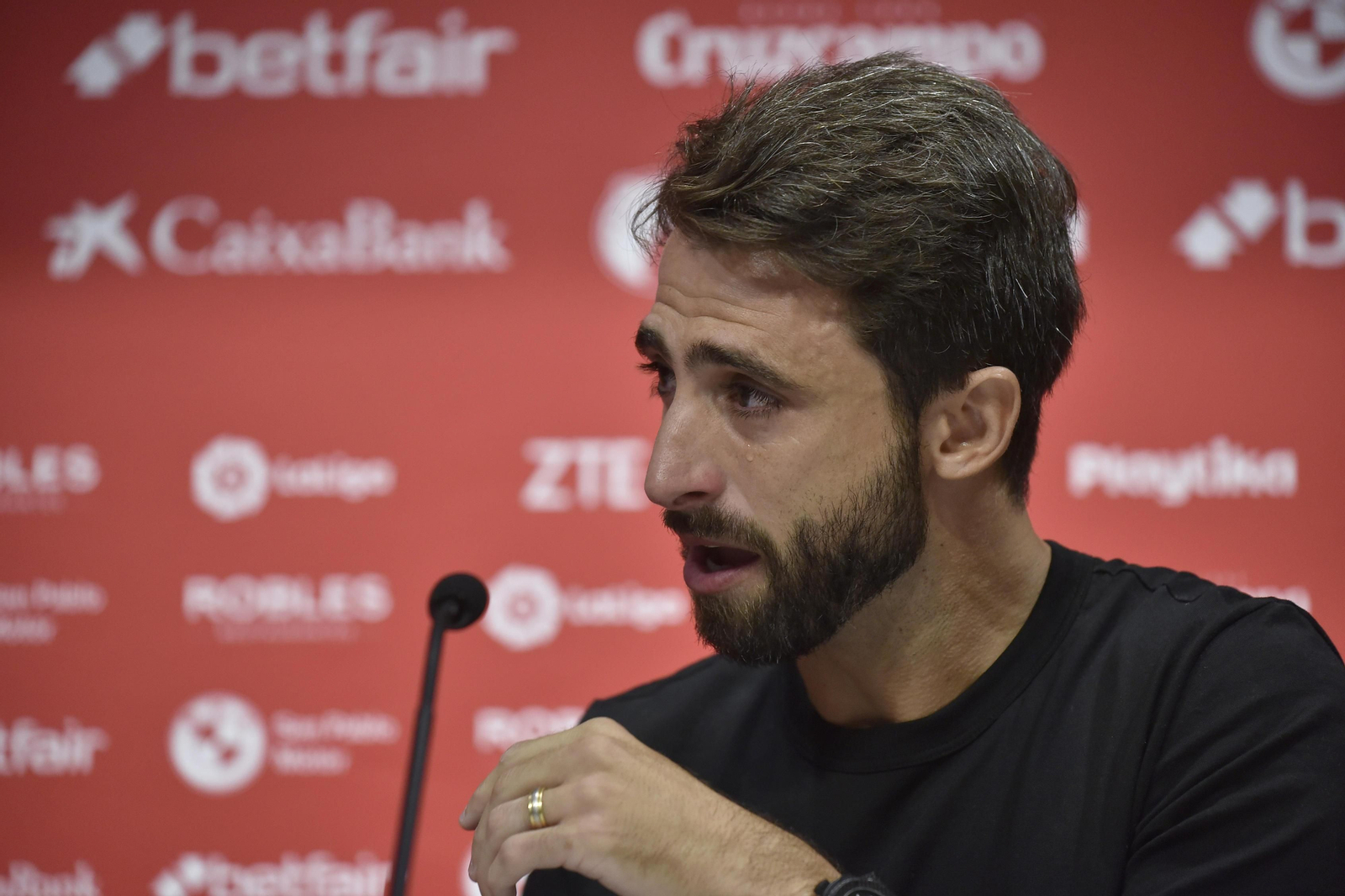 Las imágenes de la emotiva despedida de Nico Pareja del Sevilla