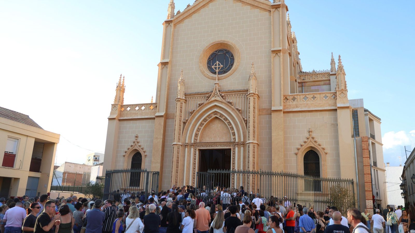 Exterior de la parroquia de San Pablo, en la Trinidad. Exterior de la parroquia de San Pablo, en la Trinidad.