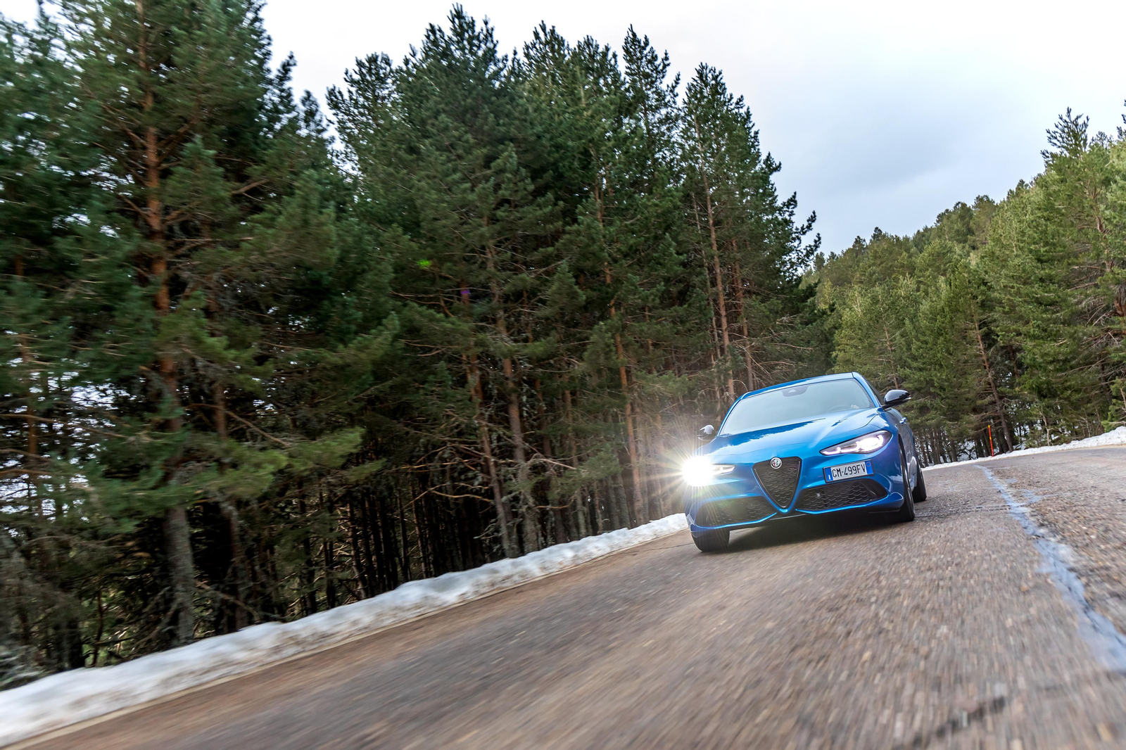 El Alfa Romeo Giulia cambia su frontal y ofrece una nueva instrumentación