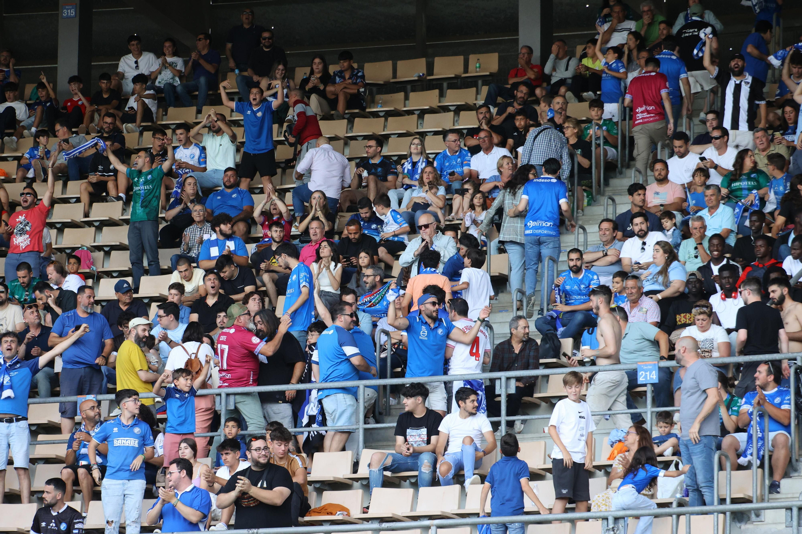 Búscate en el partido entre el Xerez DFC y Ceuta B en Chapín