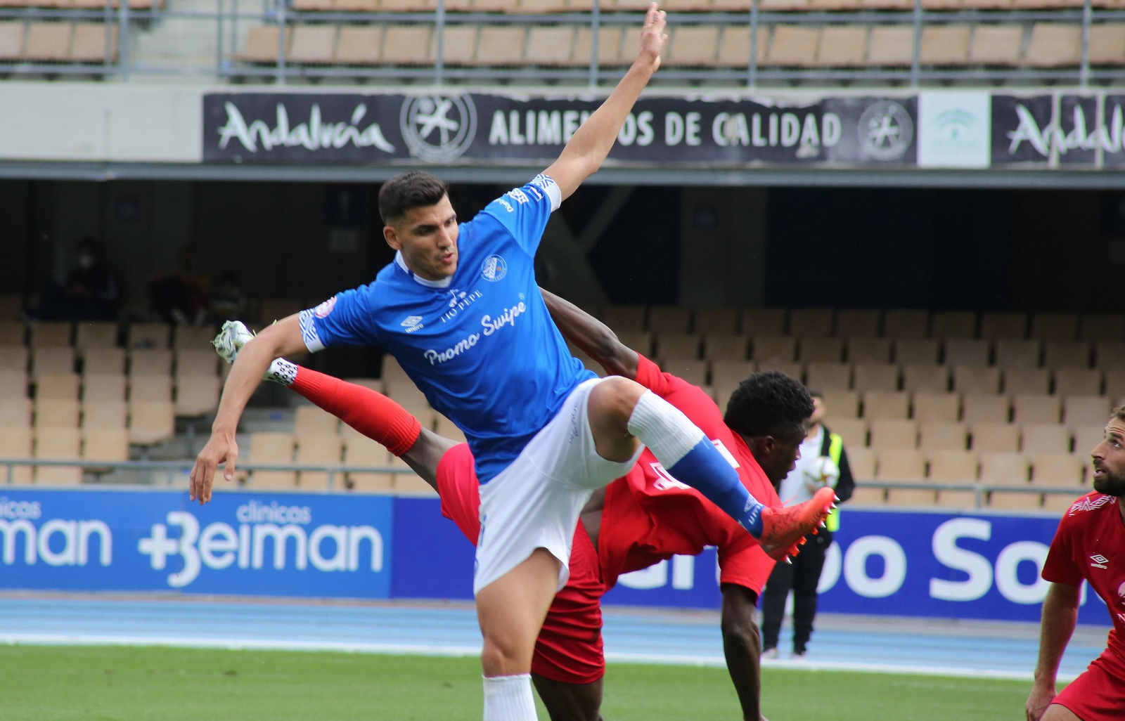 Imágenes de la victoria del XerezDFC ante el Panadería Pulido en Chapín
