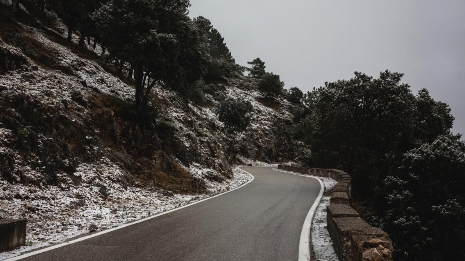 Carretera de la Sierra de Grazalema nevada este domingo