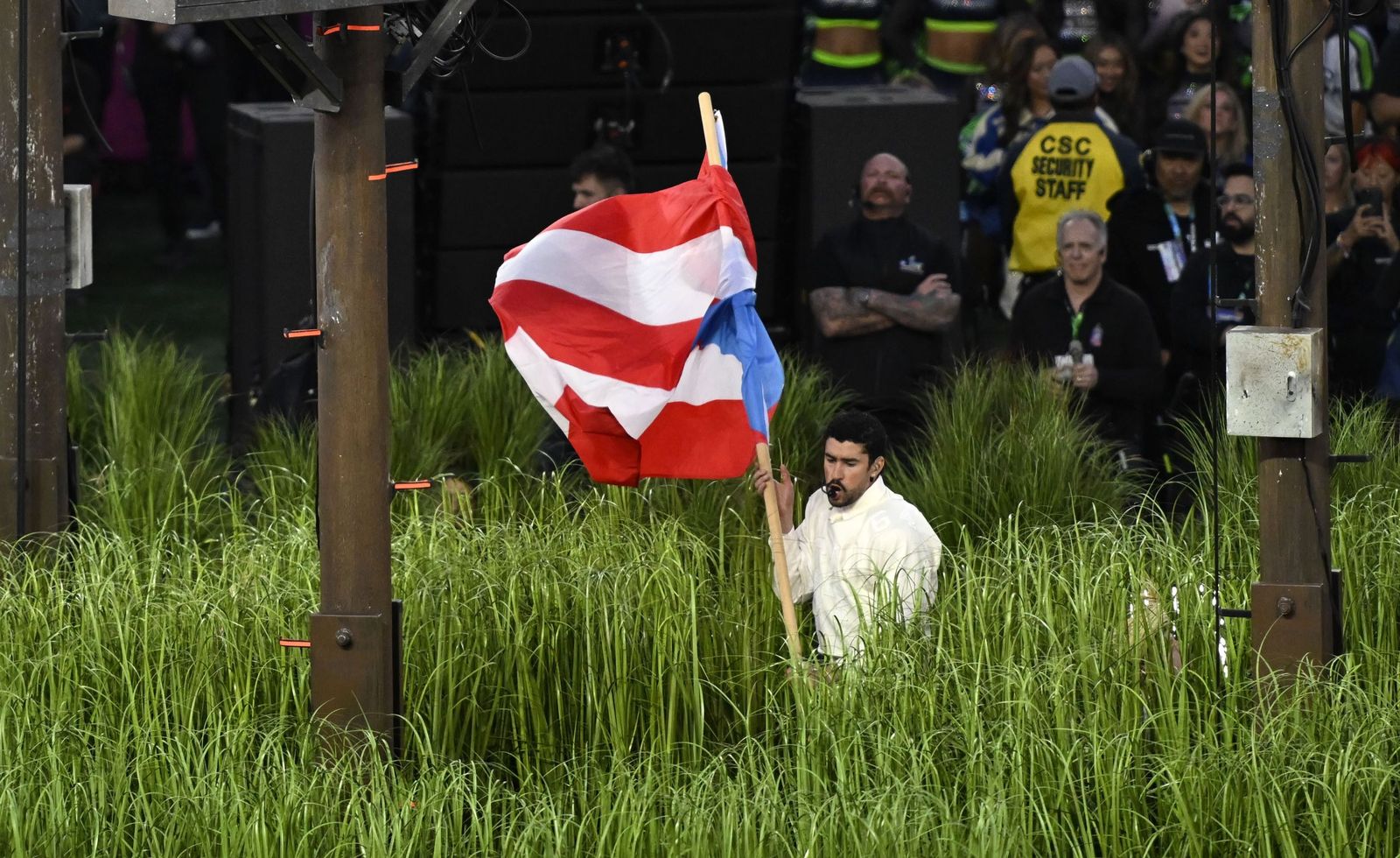 Las mejores fotos de la Super Bowl con la actuación de Bad Bunny