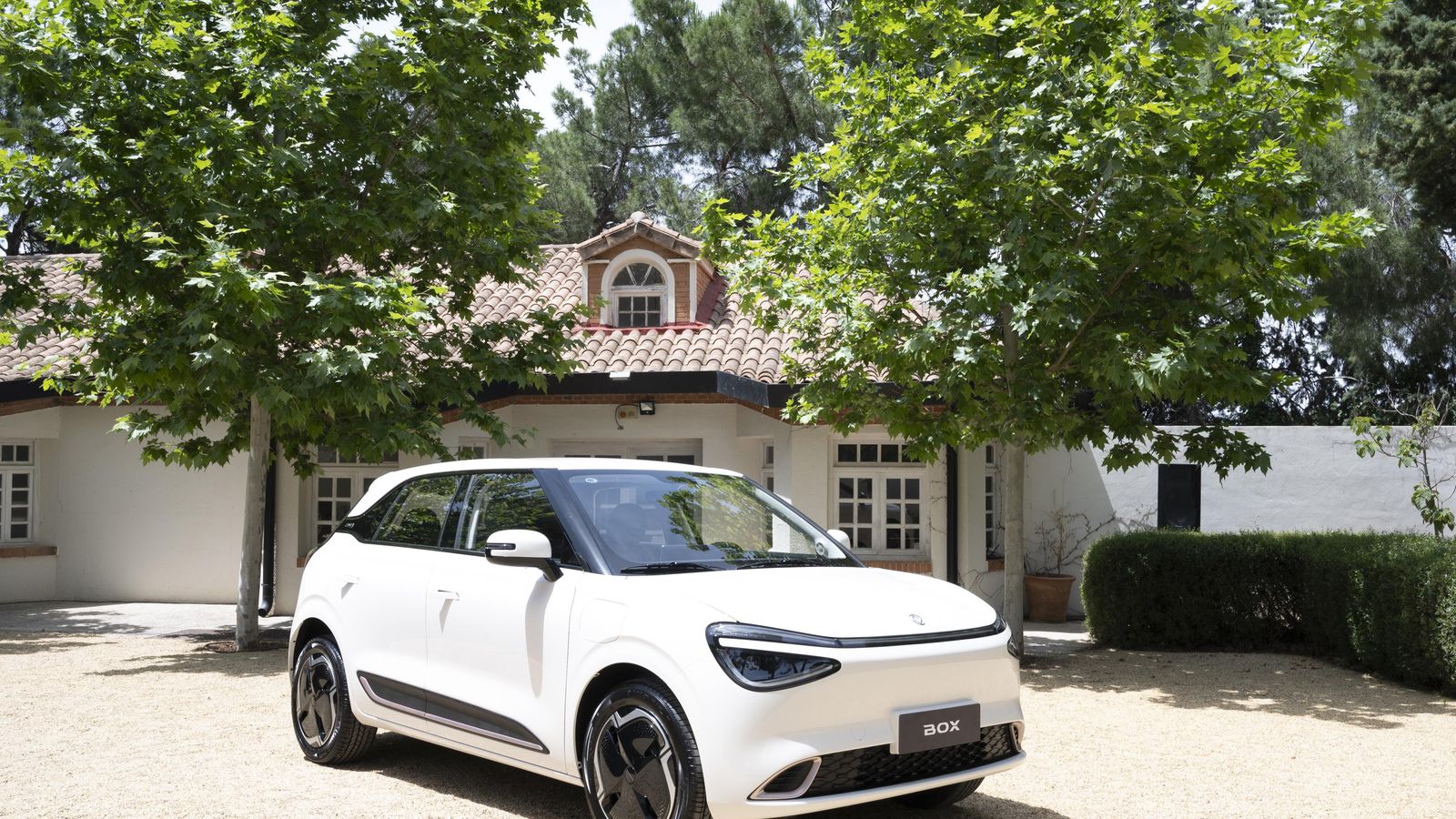 El Dongfeng Box se hará esperar más que sus hermanos mayores pero, presumiblemente, será el que represente mayor cuota comercial. Es un utilitario que costará menos de 22.000 euros. El Dongfeng Box se hará esperar más que sus hermanos mayores pero, presumiblemente, será el que represente mayor cuota comercial. Es un utilitario que costará menos de 22.000 euros.