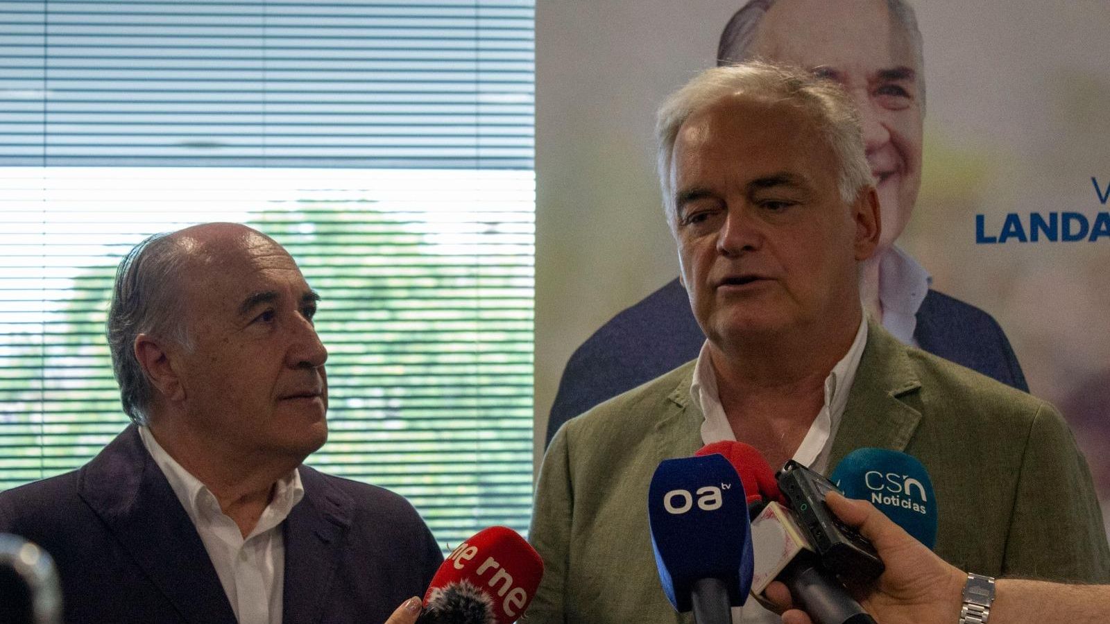 José Ignacio Landaluce y Esteban González Pons, en Algeciras.