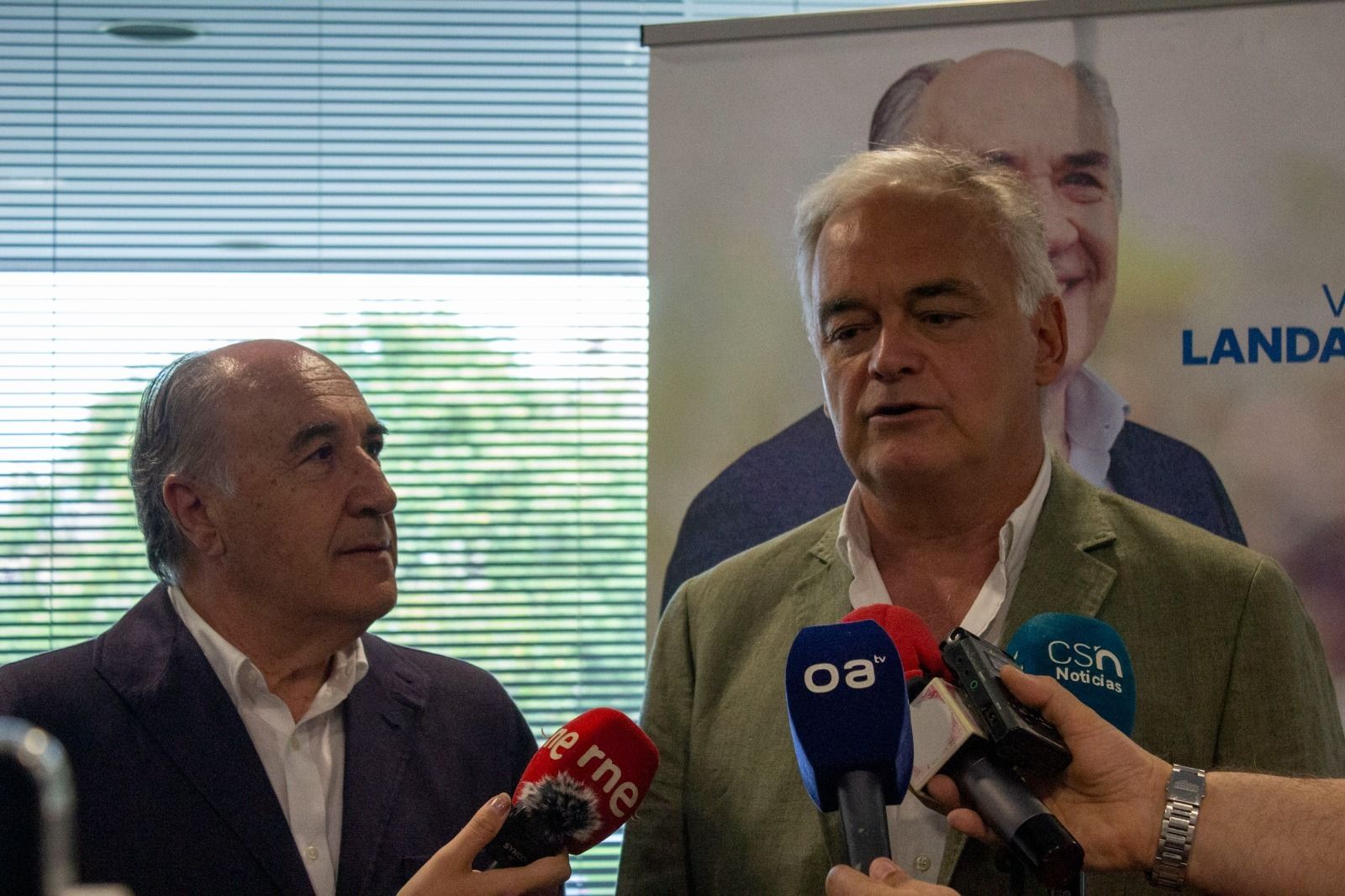 José Ignacio Landaluce y Esteban González Pons, en Algeciras.