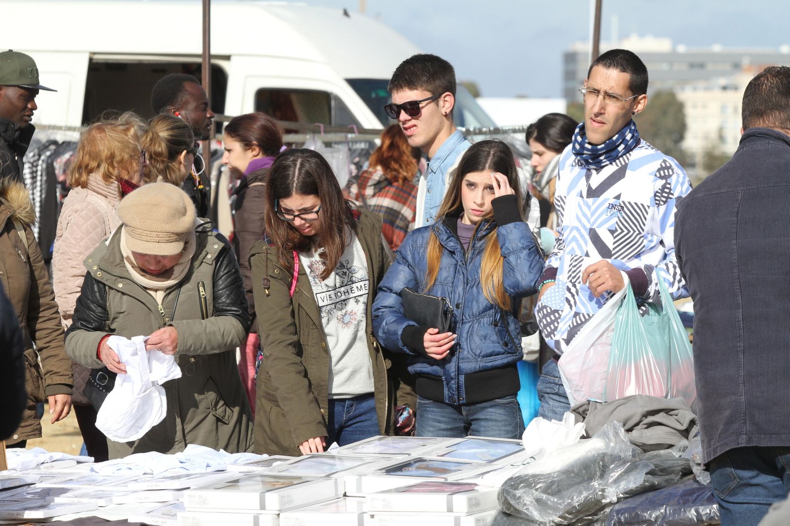 El mercadillo volverá a estar presente en la explanada de Colombinas.