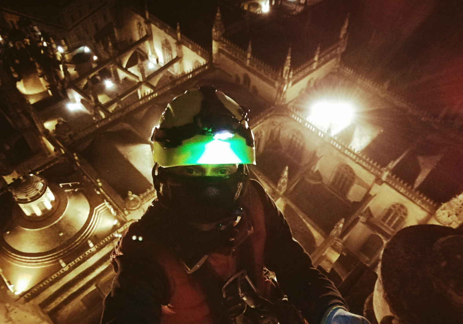 Así se revisan la Catedral de Sevilla y la Giralda desde las alturas