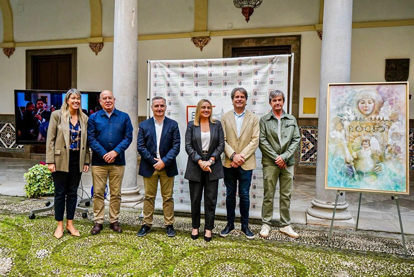 La alcaldesa de Granada, Marifrán Carazo, junto a la Hermandad del Rocío de Granada en la presentación