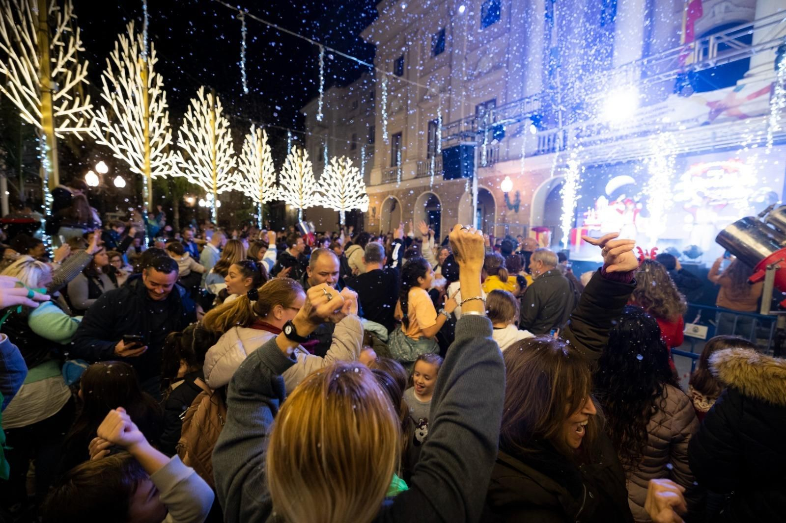 La gran nevada y el encendido del alumbrado extraordinario en Cádiz