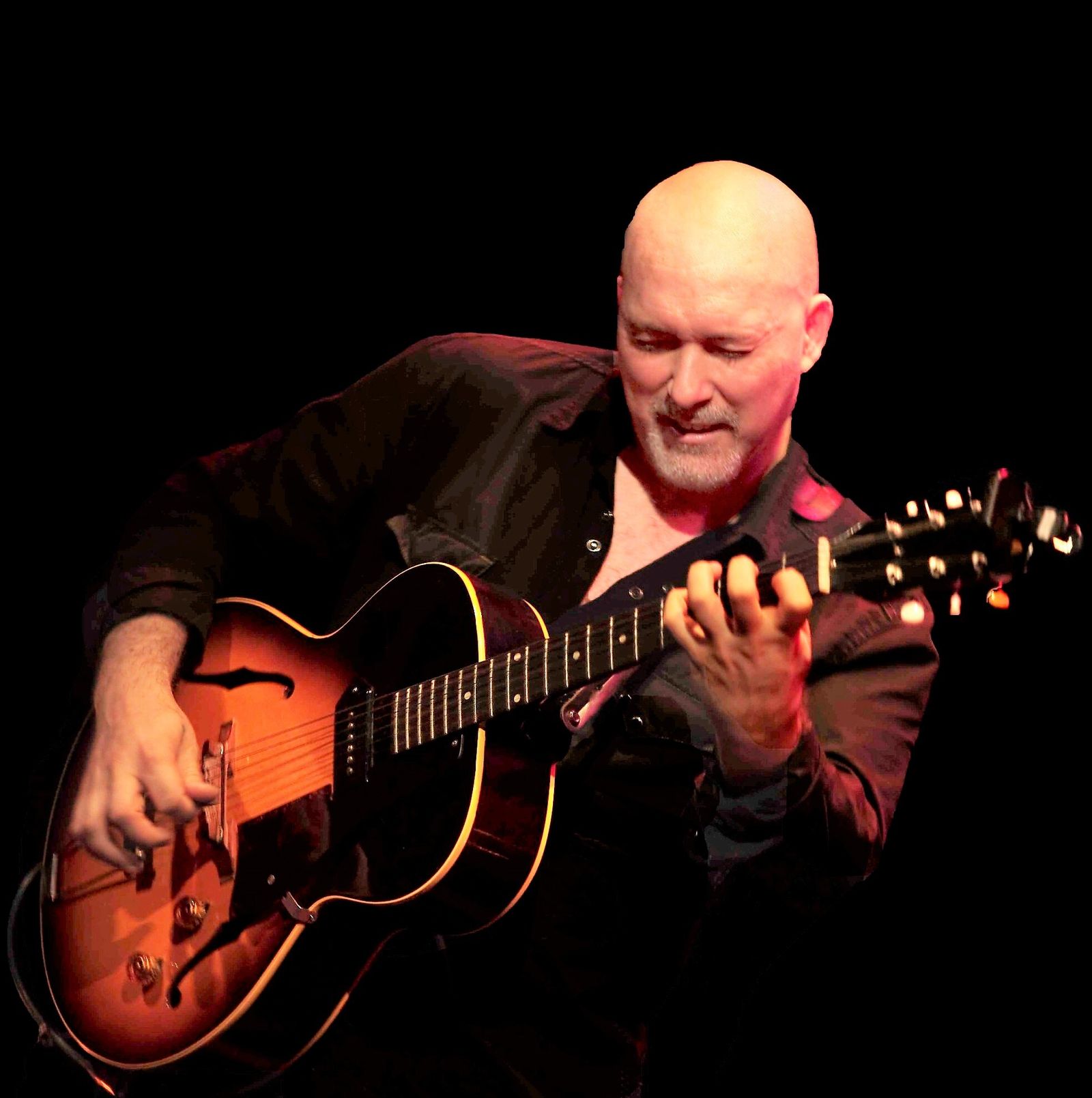 El almeriense Paco Rivas es un genio de la guitarra.