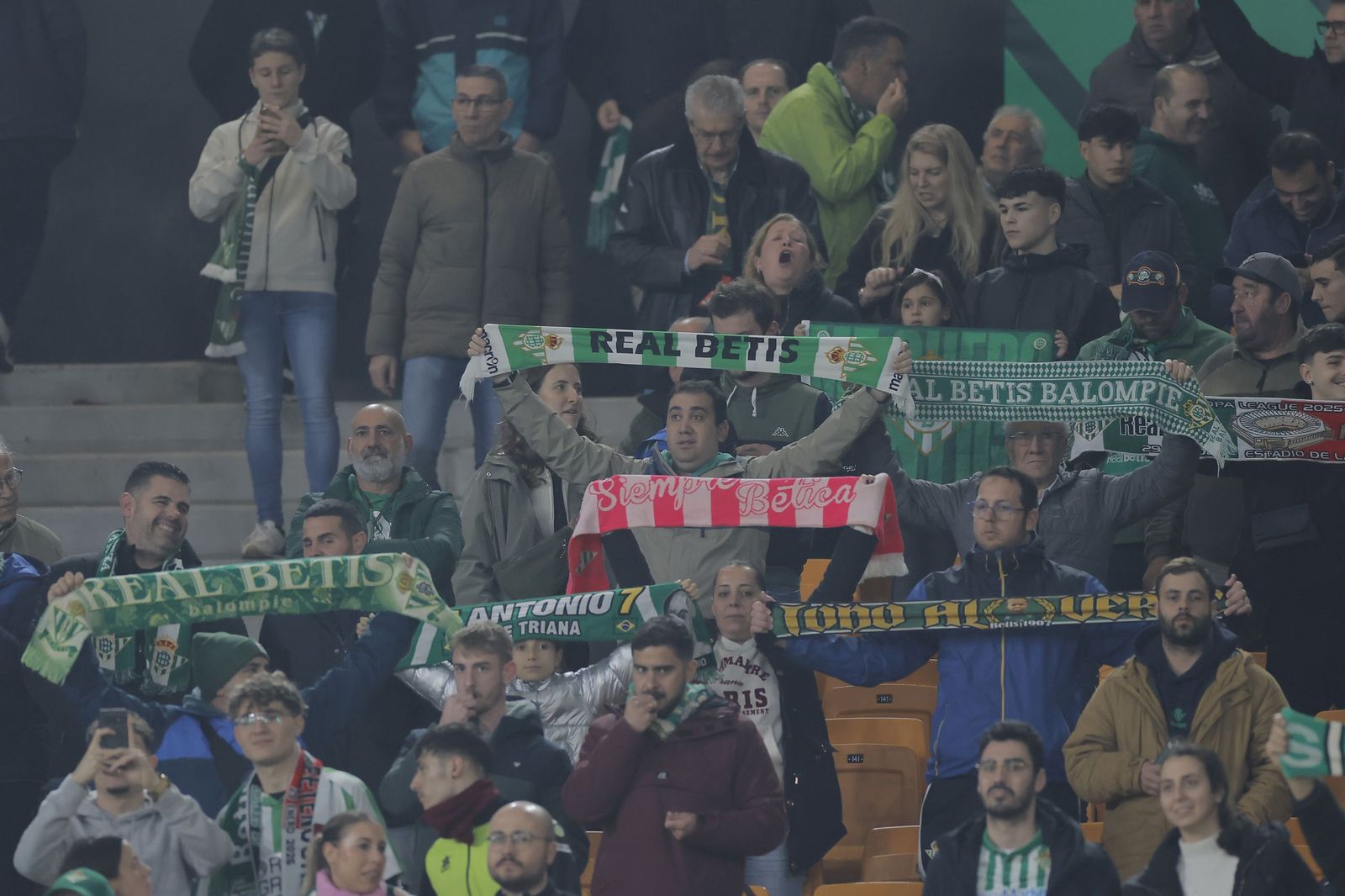 Buscate en las fotos del Betis - Feyenoord