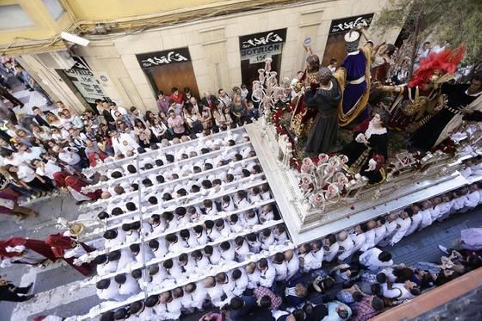 Vista del trono de Jesús del Prendimiento.

Foto: Marilu Báez / L. M. Gómez Pozo