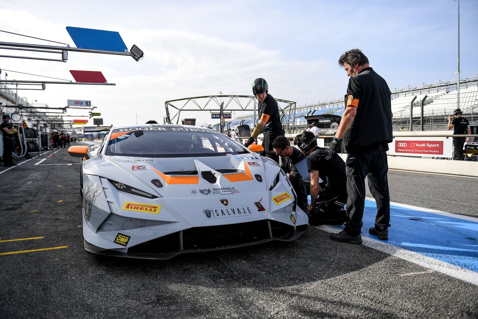 El Lamborghini de Manu Bejarano, durante las nuevas pruebas.