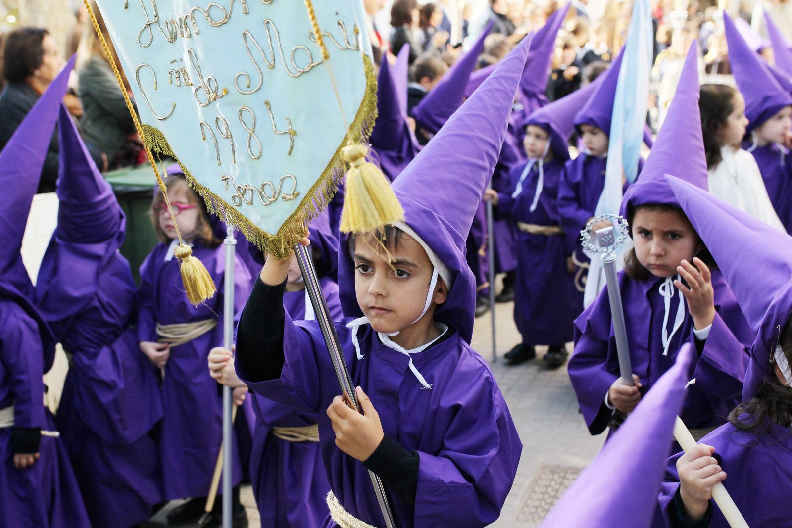 Imagenés procesiones de Semana Santa en los colegios