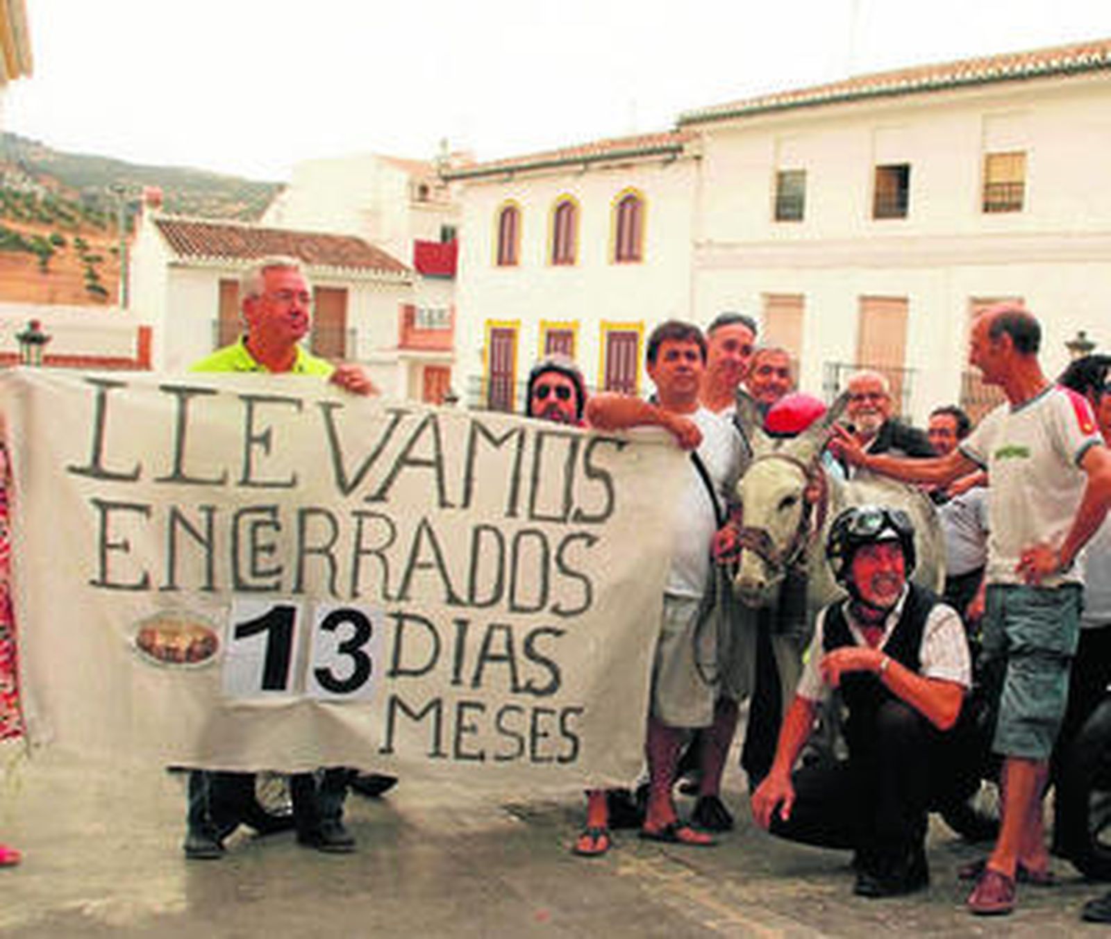 Imagen de la protesta de los vecinos de Valle de Abdalajís.