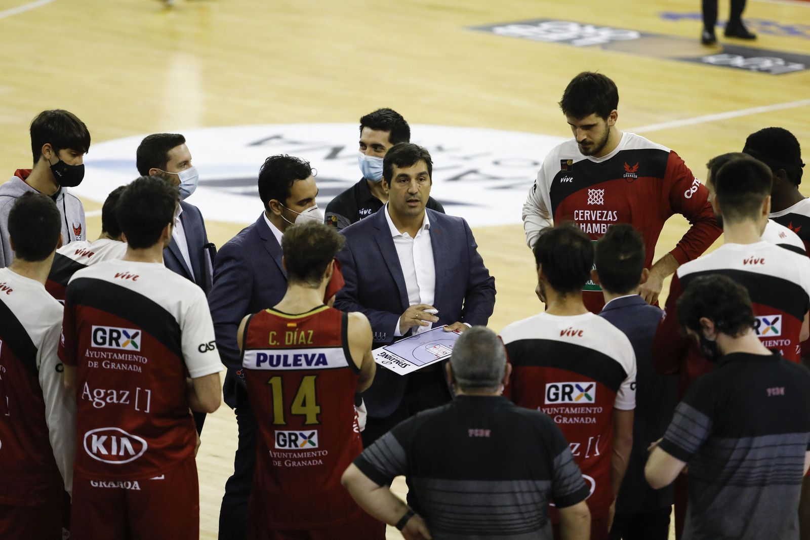 Un miembro de la plantilla del Covirán Granada ha dado positivo.