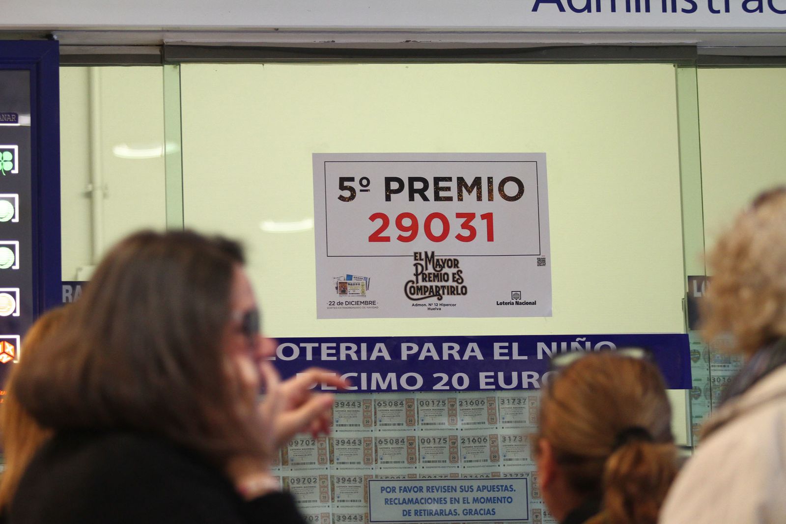 Alegría en Huelva tras tocar por primera vez el gordo en la capital.