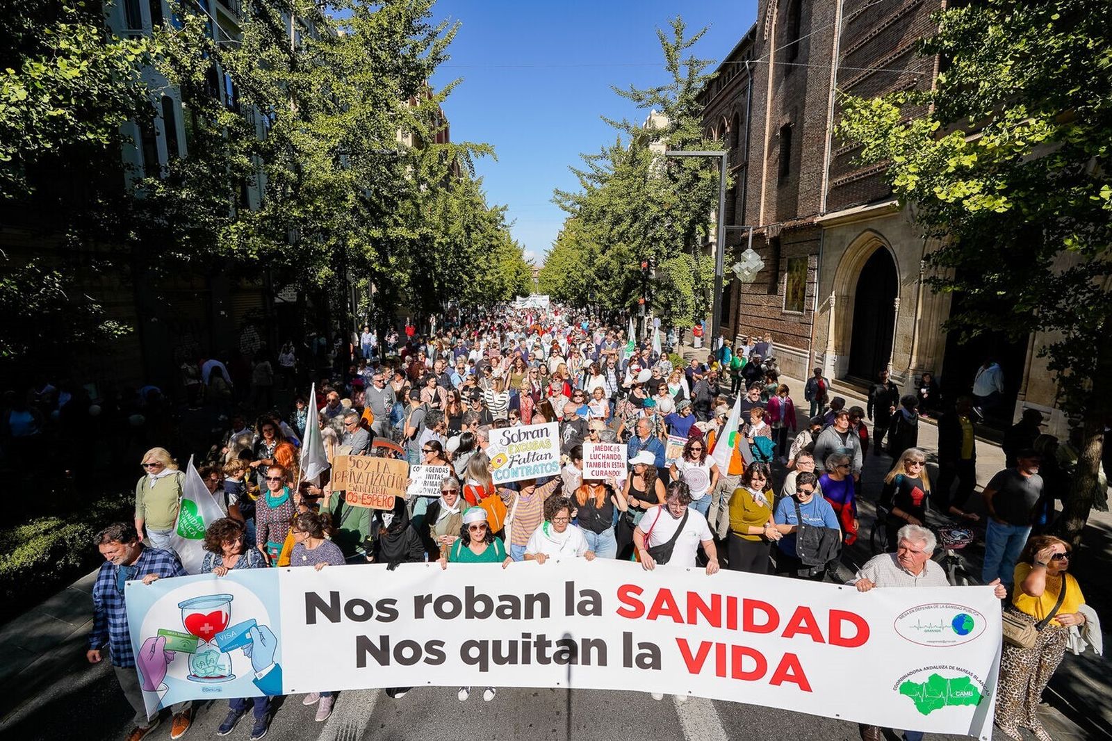 Así ha sido la manifestación en defensa de la sanidad pública en Granada