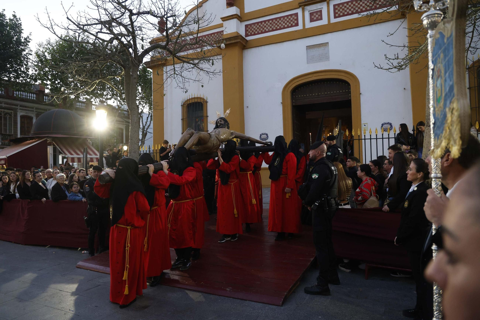 Fotos del Viernes Santo en La Línea: Cristo del Mar, Soledad y Santo Entierro, Cristo del Amor y Amargura