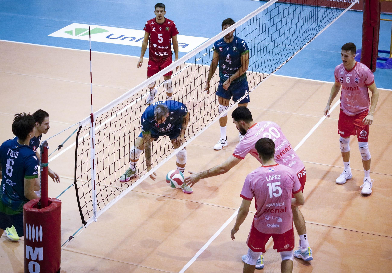 Unicaja Costa de Almería-Arenal Emeve de la Superliga, en imágenes