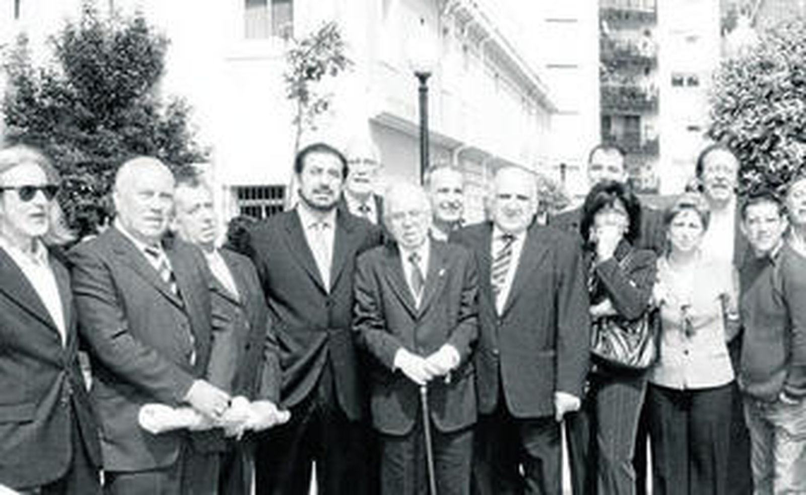 Gómez Rubio, en el centro, rodeado de familiares y amigos.