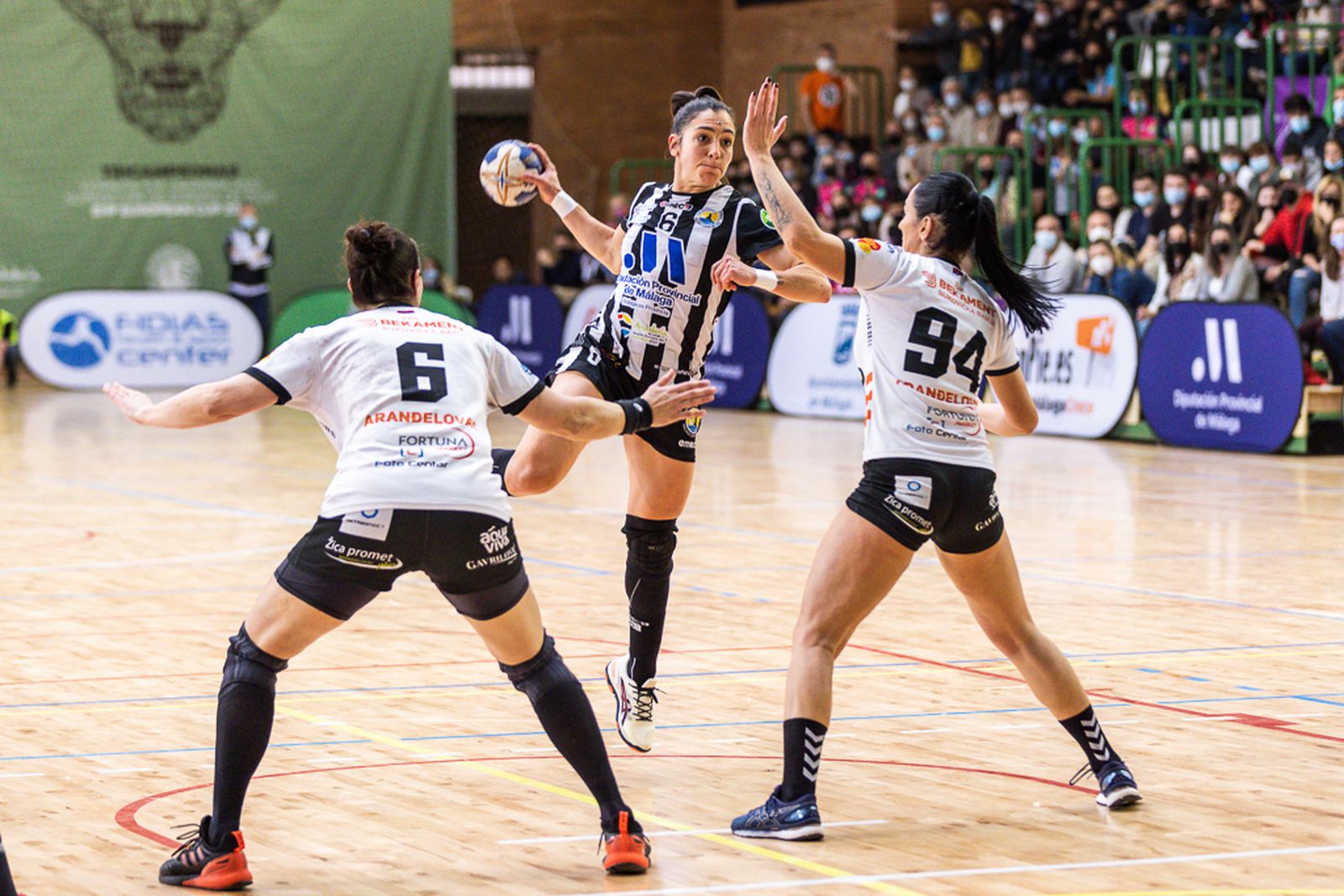 Estala Doira dispara en la ida.