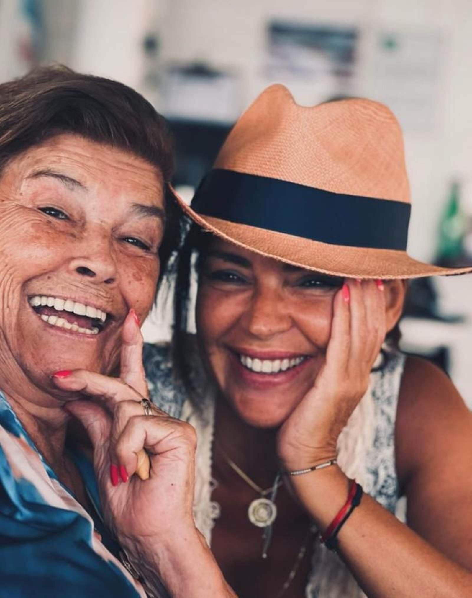 Olga Moreno junto a su madre