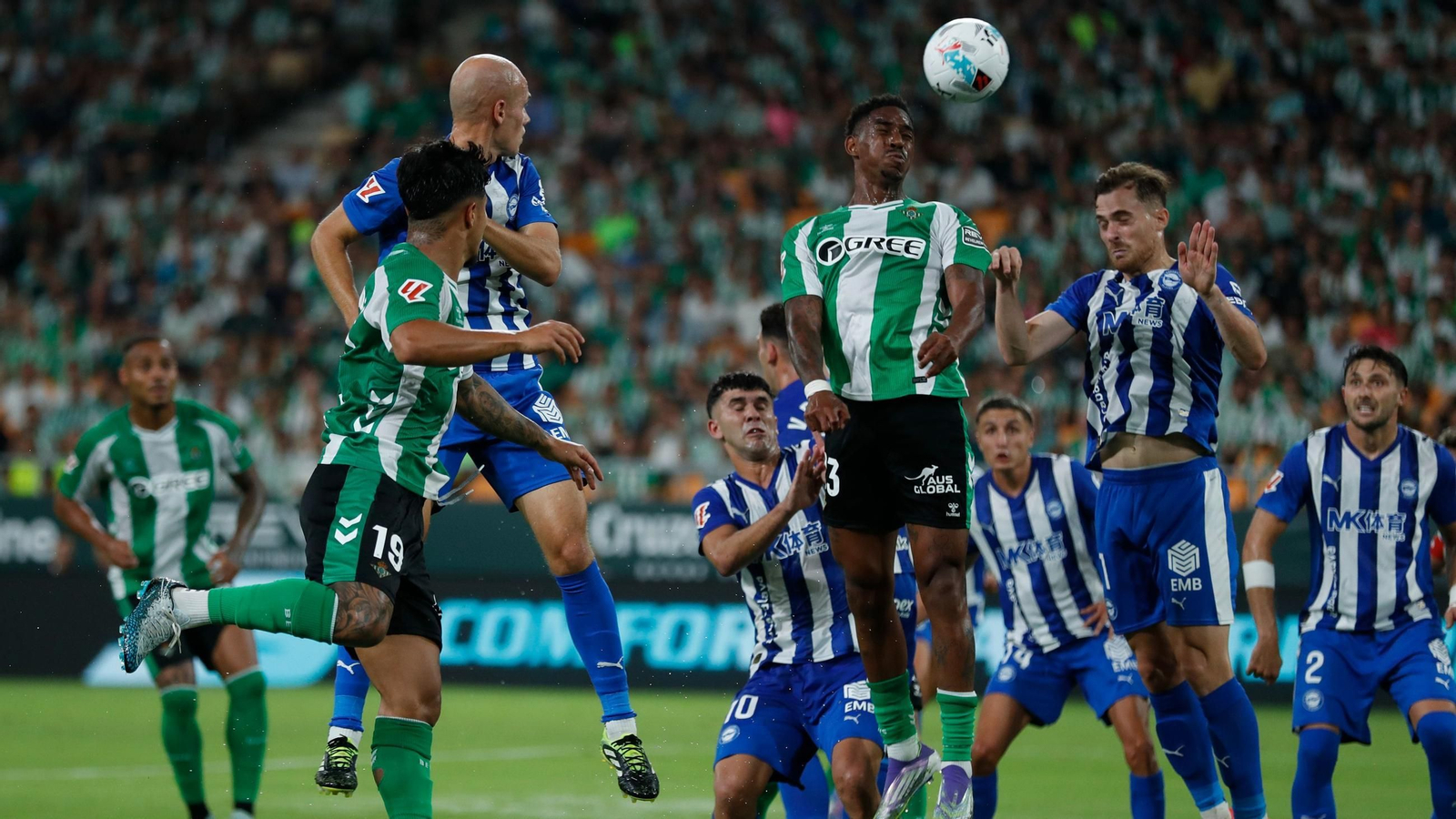 El remate de Junior Firpo de cabeza en el primer palo