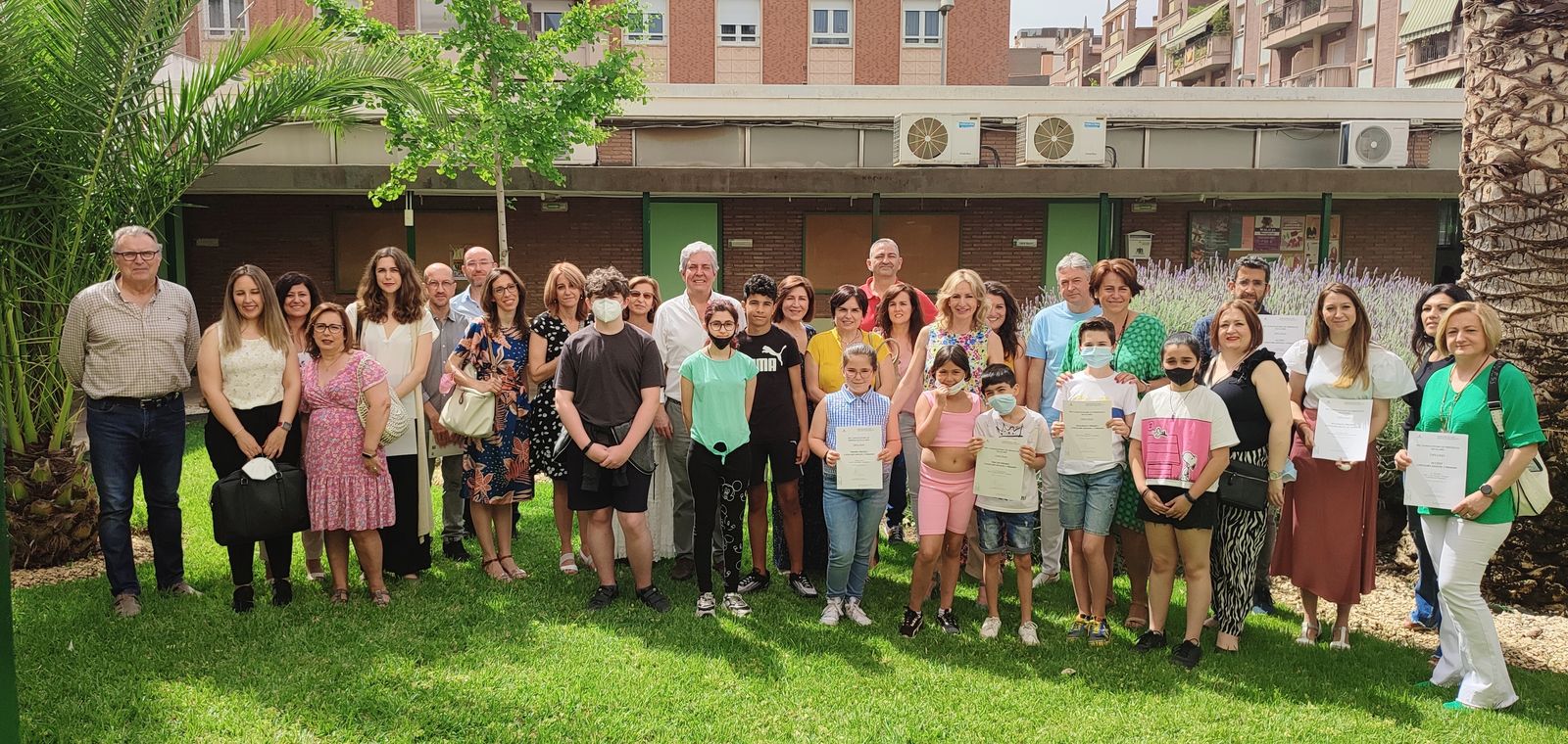 Foto de familia de los premiados.